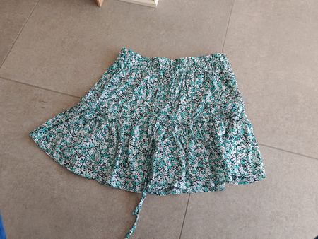 Mini-jupe + short fleurie légère, taille S