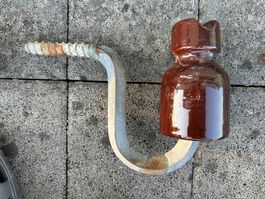 Wunderschöner Porzellan Isolator Glöggli mit Haken Strommast