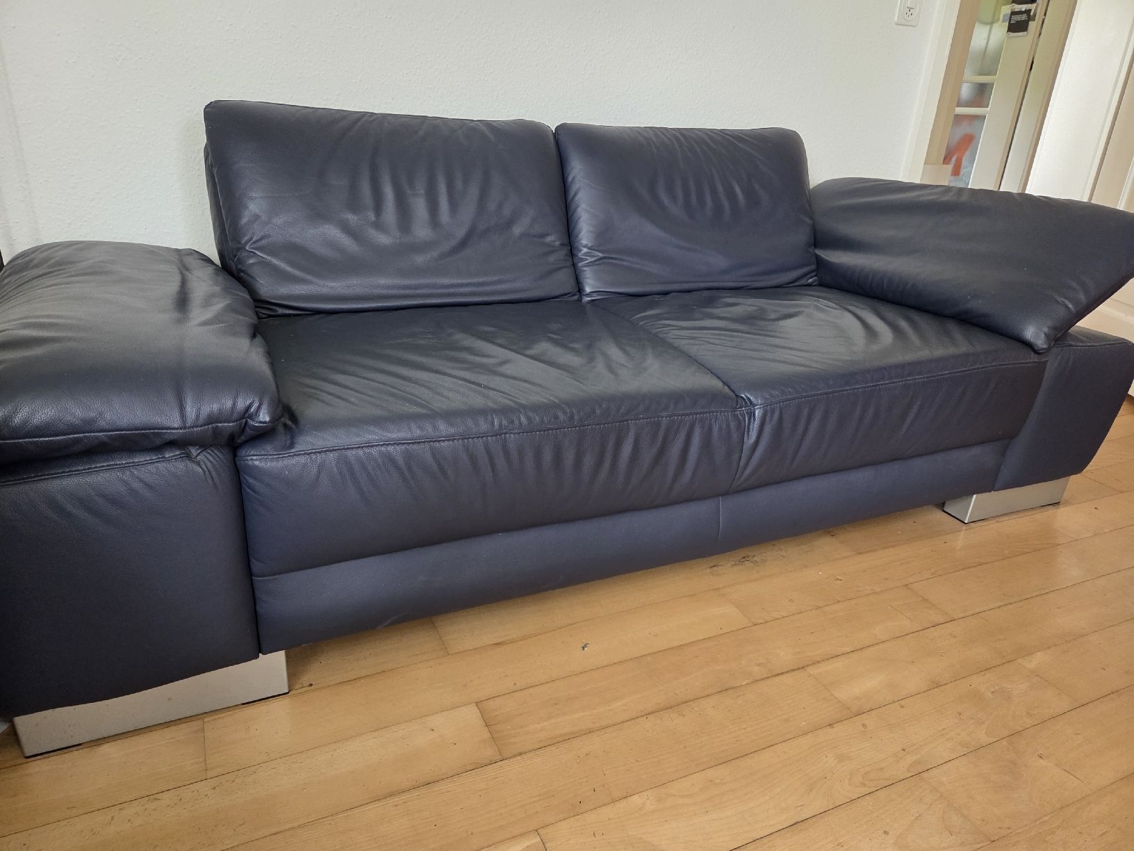 Divani: dunkelblaues Ledersofa – Usato da Wädenswil venduto da Greatstuff 5