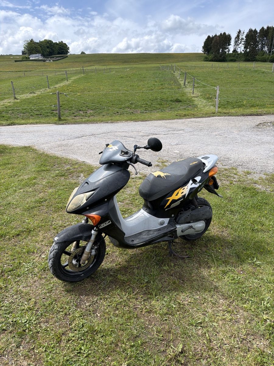 Honda Scooter: Honda x8r  – Usato da Charmey (Gruyère) venduto da raz_dv9r