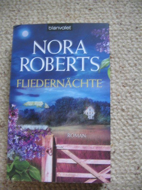 Bücher: Nora Roberts Fliedernächte – Gebraucht aus Reitnau von Bab0