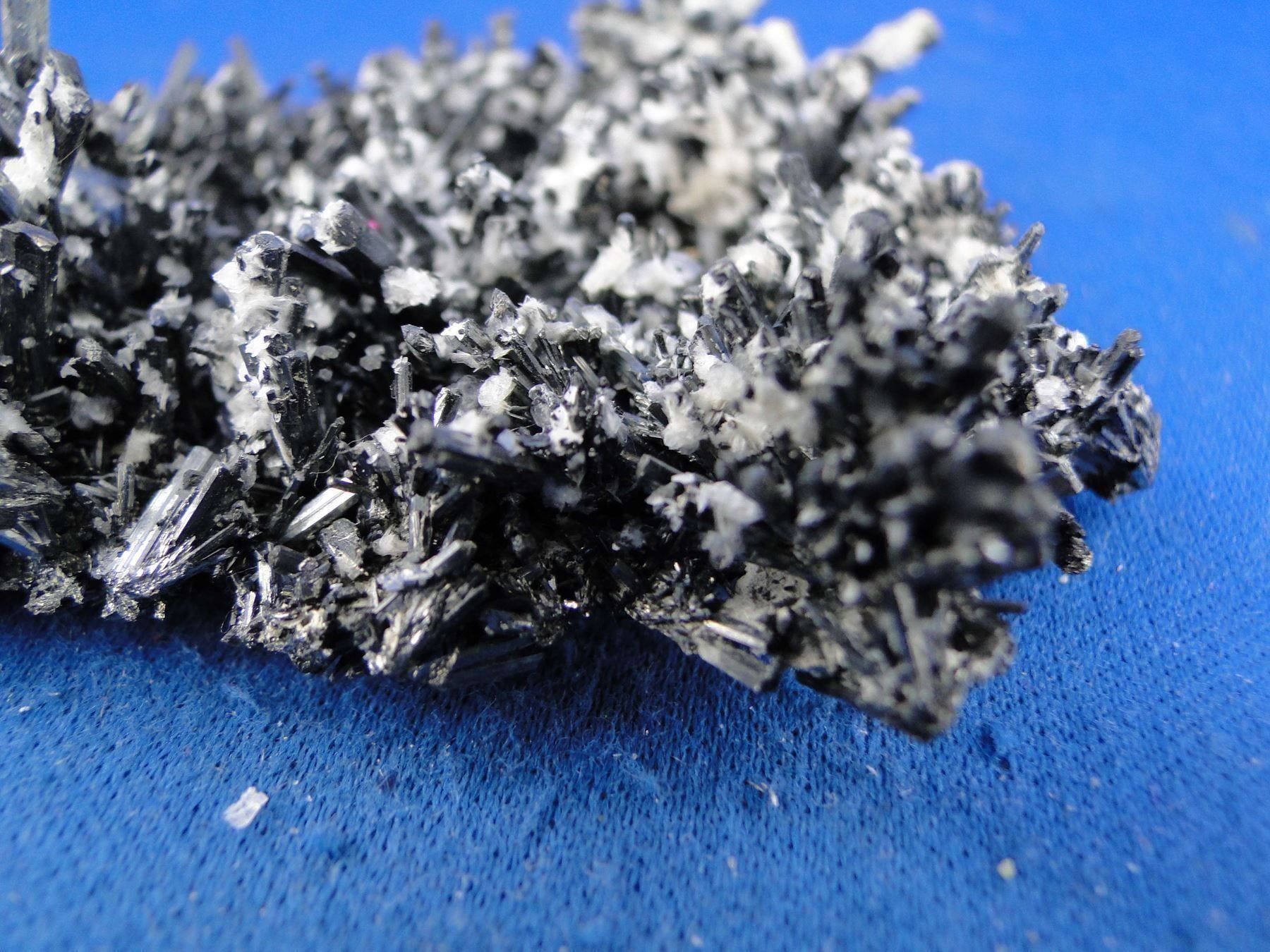 Mineralien & Heilsteine: Stibnit mit Baryt – Gebraucht aus Schinznach Bad von Demerald 2