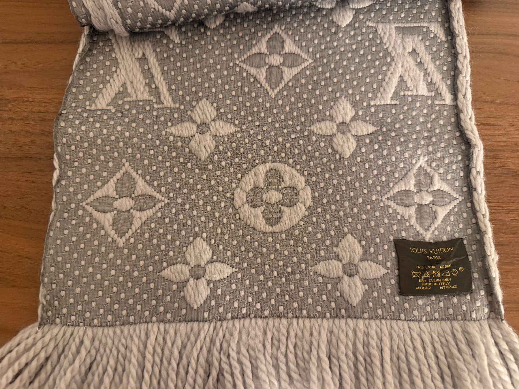 Louis Vuitton Foulard & Sciarpe: Louis Vuitton Schal Logomania – Usato da Embrach venduto da Gsab 1