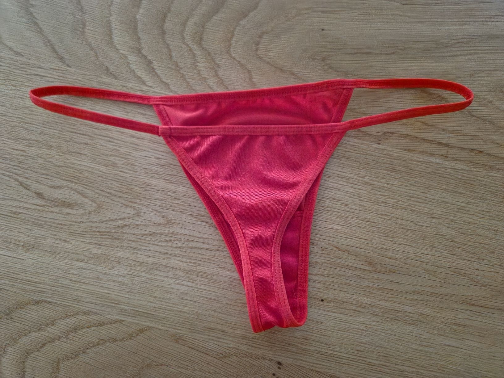 Altra biancheria intima: Damen String rot glänzend Grösse S Neu – Nuovo (secondo la descrizione) da St.Gallen venduto da Avena135 1