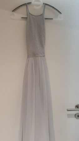 Wunderschönes Kleid mit Stickerei und PlisseeRock Gr.34