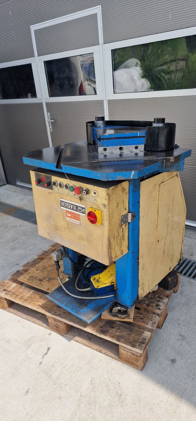 Esab Tutte le macchine: Ausklinkmaschine Versafix 254 – Usato da Emmenbrücke venduto da inf_l8yf