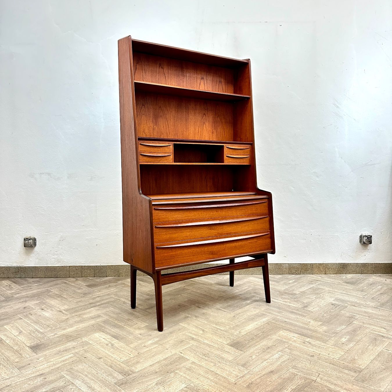 Cassettiere: Mid Century danish teak Highboard / Secretary – Usato da basel venduto da vintory.ch 1