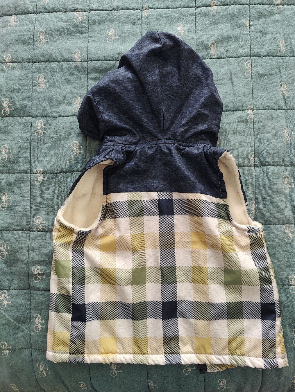 Altro abbigliamento per bambino: Weste mit Kapuze, Gr. 24M – Usato da Zürich venduto da sof_f2ts 1