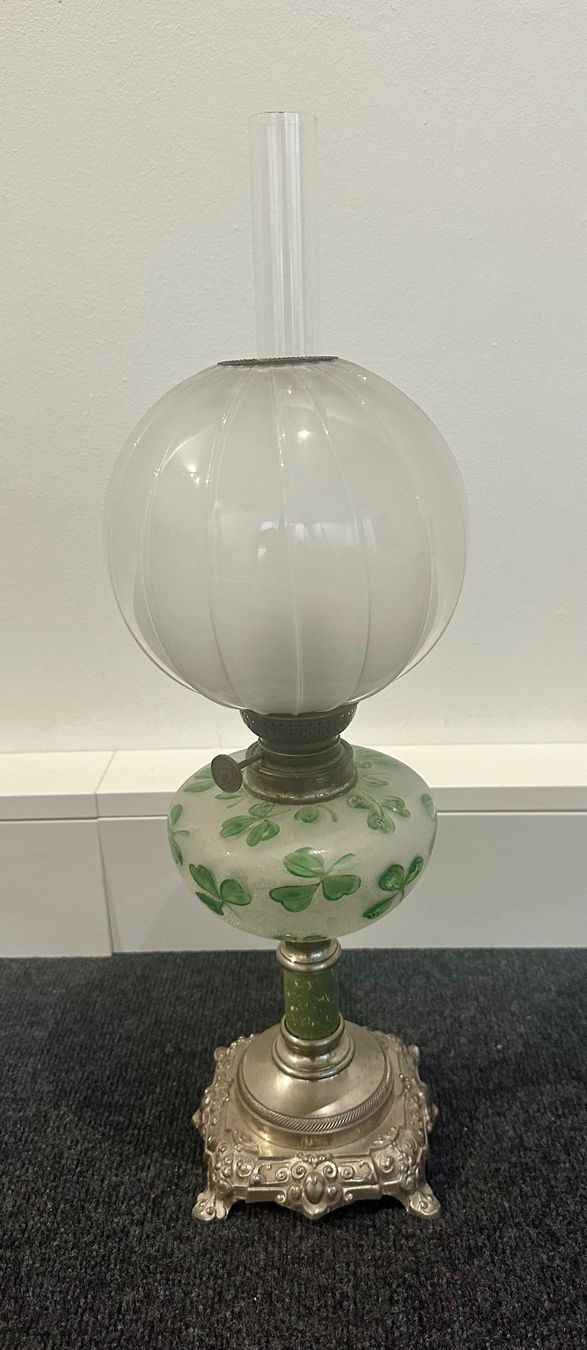 Lampes: Antike Petroleumlampe Kleeblatt – D'occasion à Basel par artthings4you 1