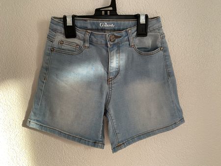 Short en jean bleu clair taille 128