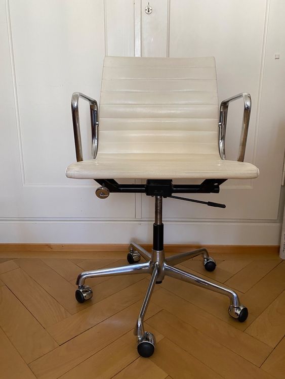 EAMES ALU CHAIR HERMAN MILLER VITRA Gebraucht Comprare su Ricardo