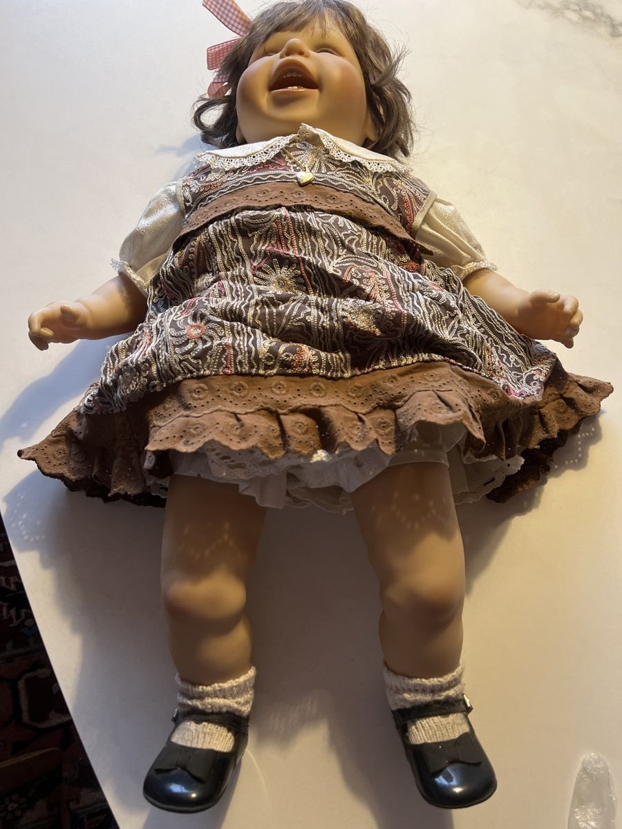 Puppen: Wunderschöne Puppe mit Kleid & Schuhen – Gebraucht aus Wollerau von Plakatfreund 2