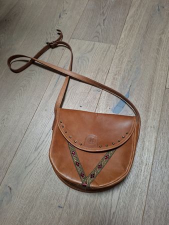 leder umhangetasche braun hippie goa boho eghno