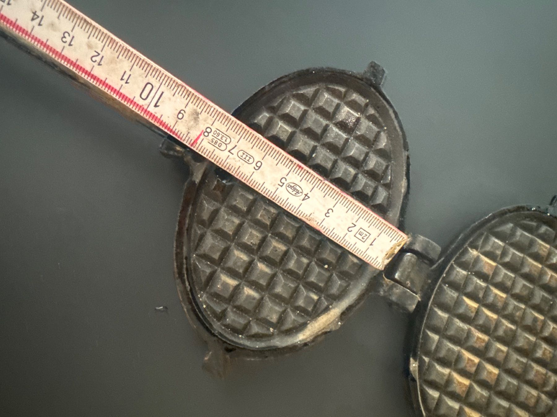Backformen: Gaufrier ancien en fonte – Gebraucht aus Lajoux JU von Briard0 1