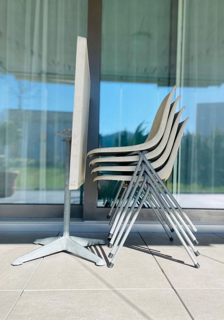 Tische: Stella Tisch + 4 Stühle, Der Designklassiker – Gebraucht aus Aadorf von Assyrian-Bazar 2