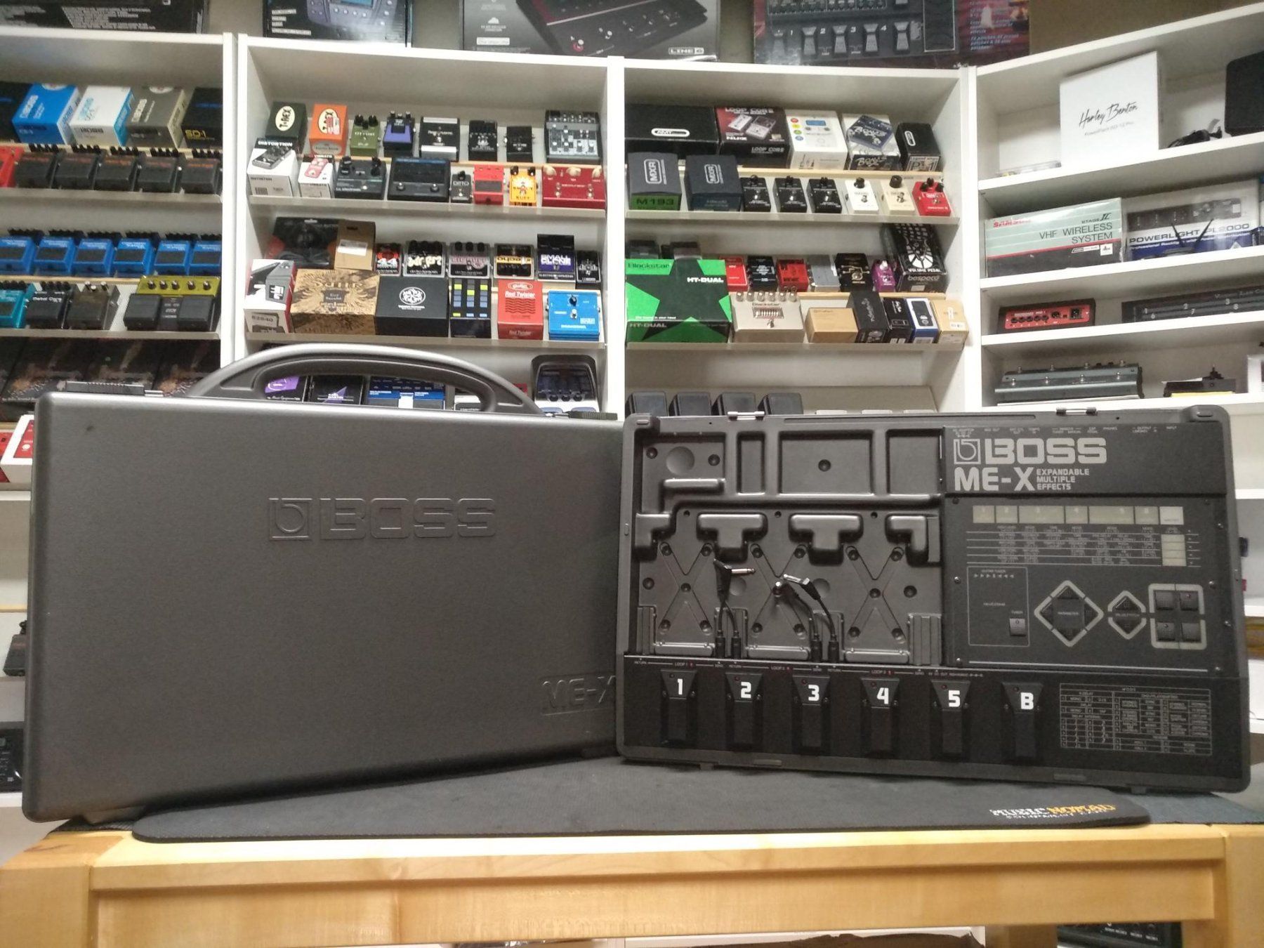 Strumenti musicali: Boss ME-X Expandable Multieffects with all cables! TOP – Usato da Cama venduto da Superbayer
