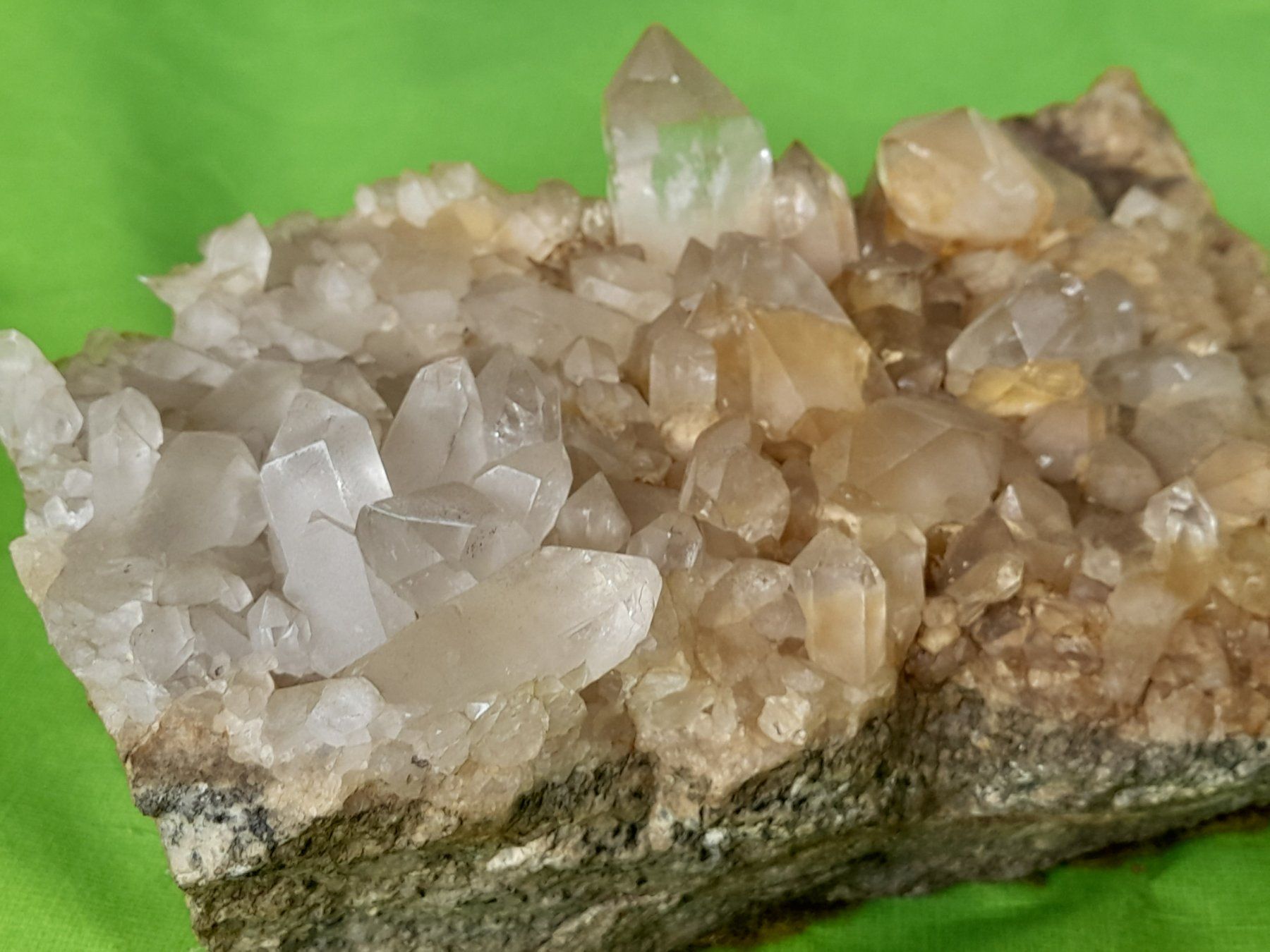 Minerali & Pietre curative: Bergkristall-Stufe gross – Usato da Aeschi b.Spiez venduto da 52_wochen 7