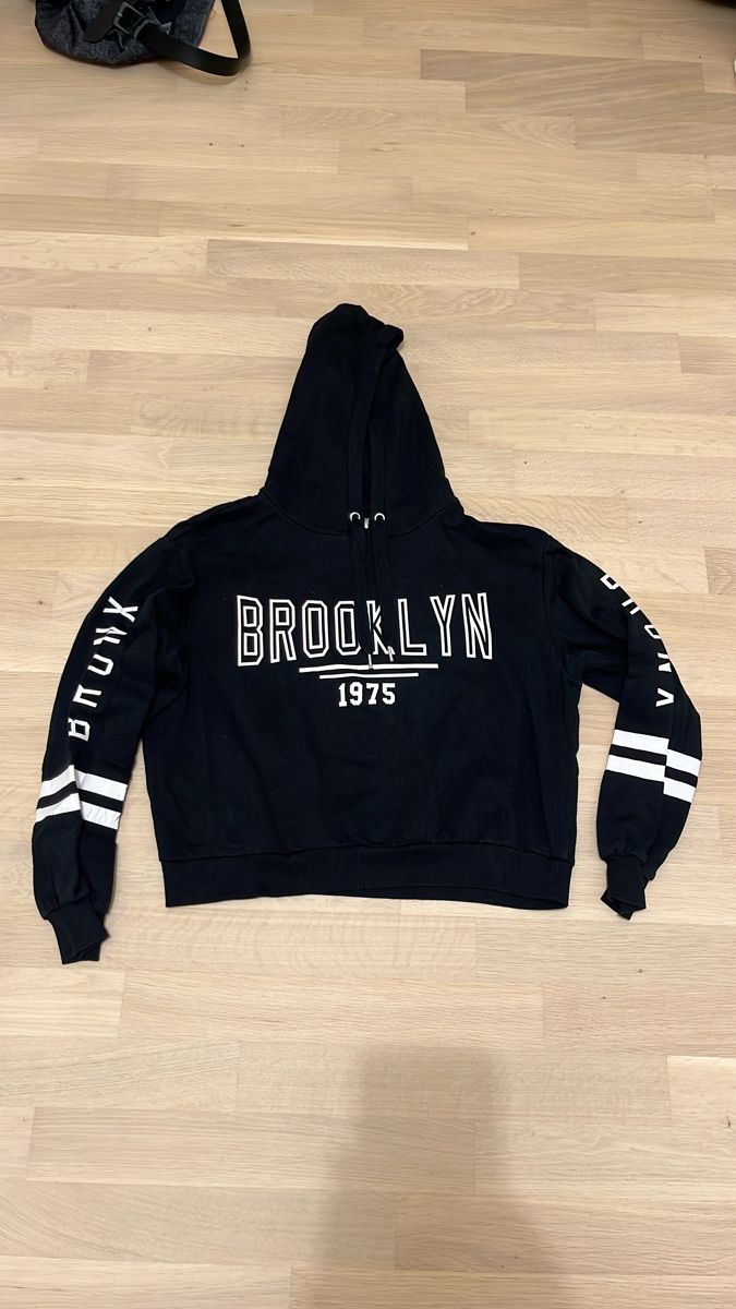 Maglioni & Felpe: Stylischer Brooklyn Hoodie Gr. M – Usato da Aesch BL venduto da san_trv5