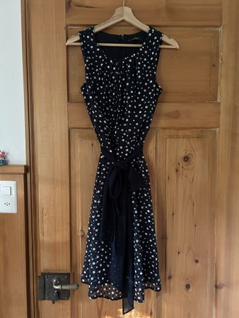 Kleid dunkelblau mit Punkten Grösse 38 von ESPRIT