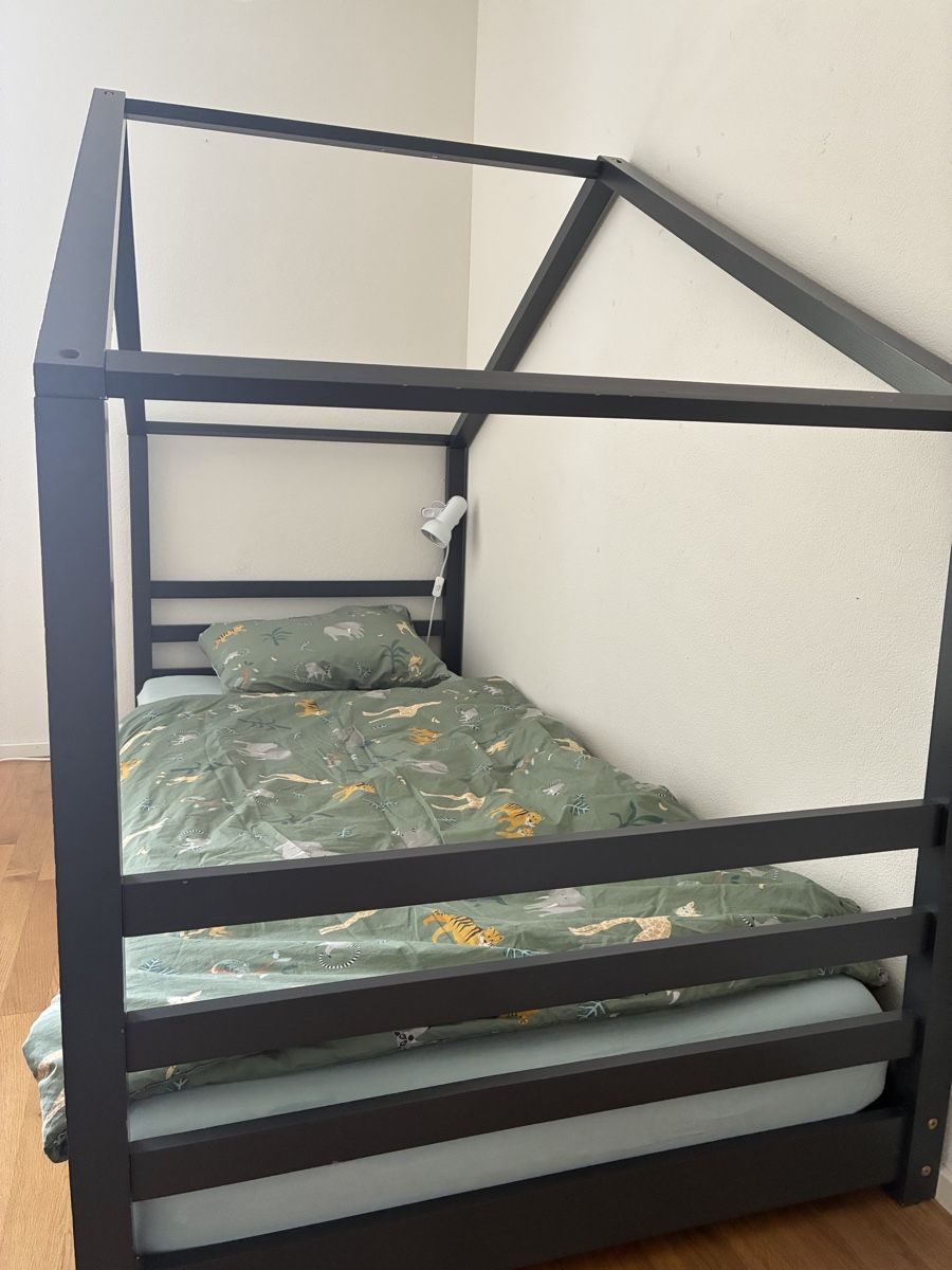 Betten: Hausbett mit Matratze – Gebraucht aus Winterthur von herrpaul 1