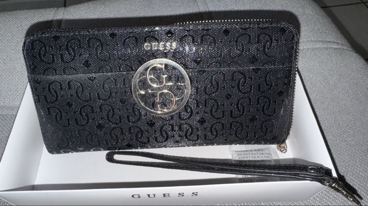 Guess Portamonete: GUESS Portemonnaie – Usato da Lachen SZ venduto da Aysenur30 3