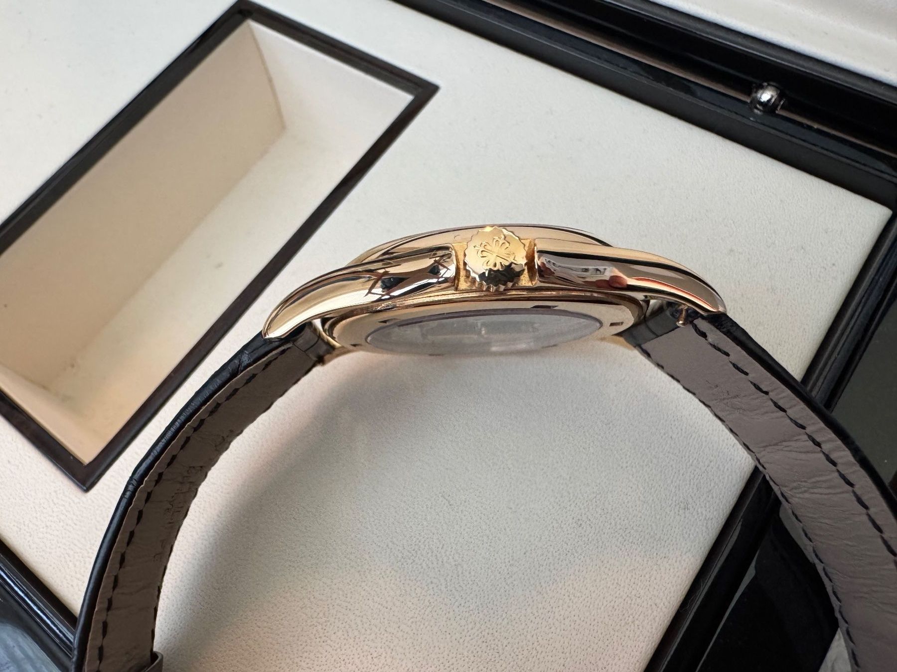 Patek Philippe Orologi: Patek Philippe World Time Referenz 5130R-001 – Usato da Wettswil venduto da ZmZmZ 7