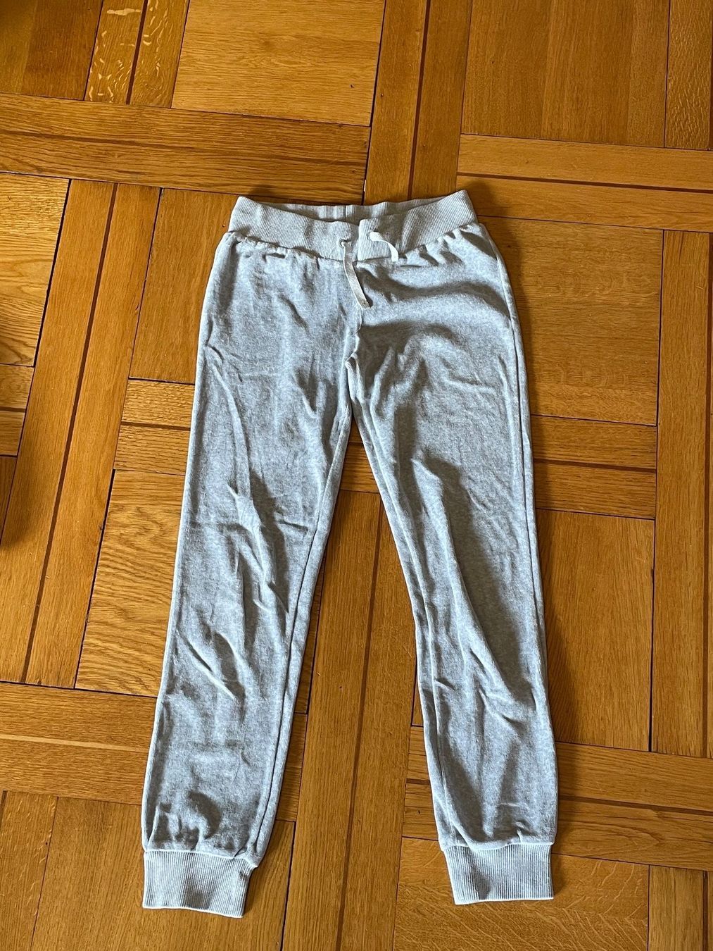 Benetton Lotti & Set di vestiti: Jogginganzug / Trainer Benetton Gr. 134 / 140 – Usato da Genève venduto da Livsonman 2