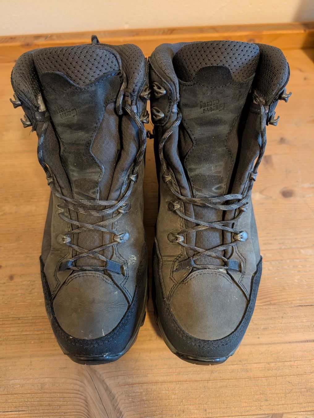 Hanwag Scarpe da donna: Hanwag Wanderschuhe Grösse 40.5 – Usato da Bauma venduto da Makinom
