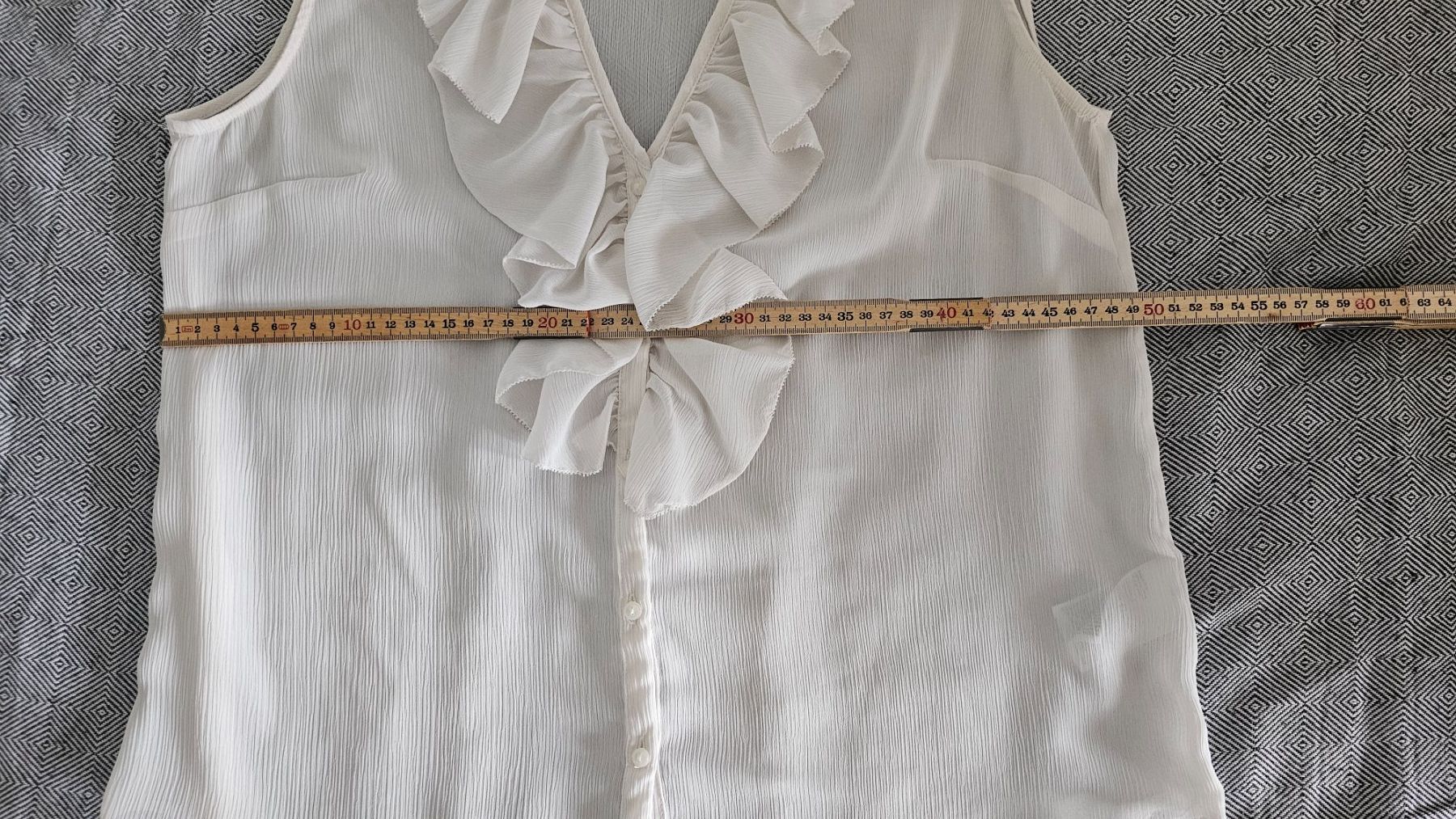 H&M Camicette: ärmellose Chiffonbluse mit Rüschenkragen – Usato da Buhwil venduto da Nici_la_nic 3