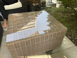 Rattan Beistelltisch mit Glasplatte - Perfekt für den Garten