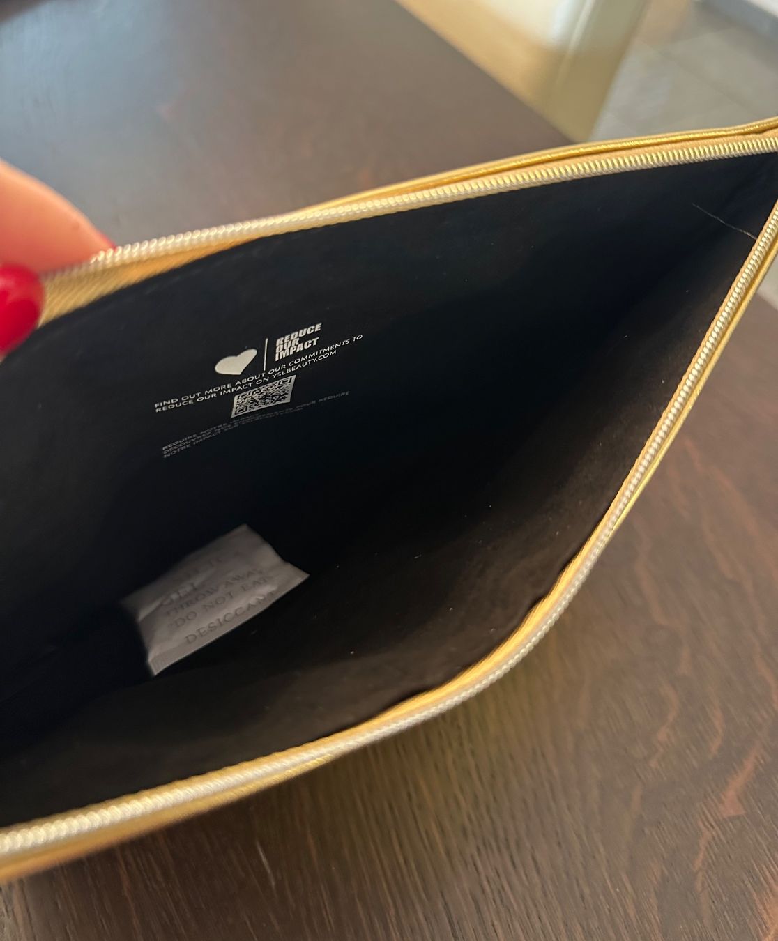 Saint Laurent Custodie per cosmetici: YSL Kosmetikpouch gold - NEU! – Nuovo e nell'imballaggio originale da Pfäffikon SZ venduto da ansyyy 1