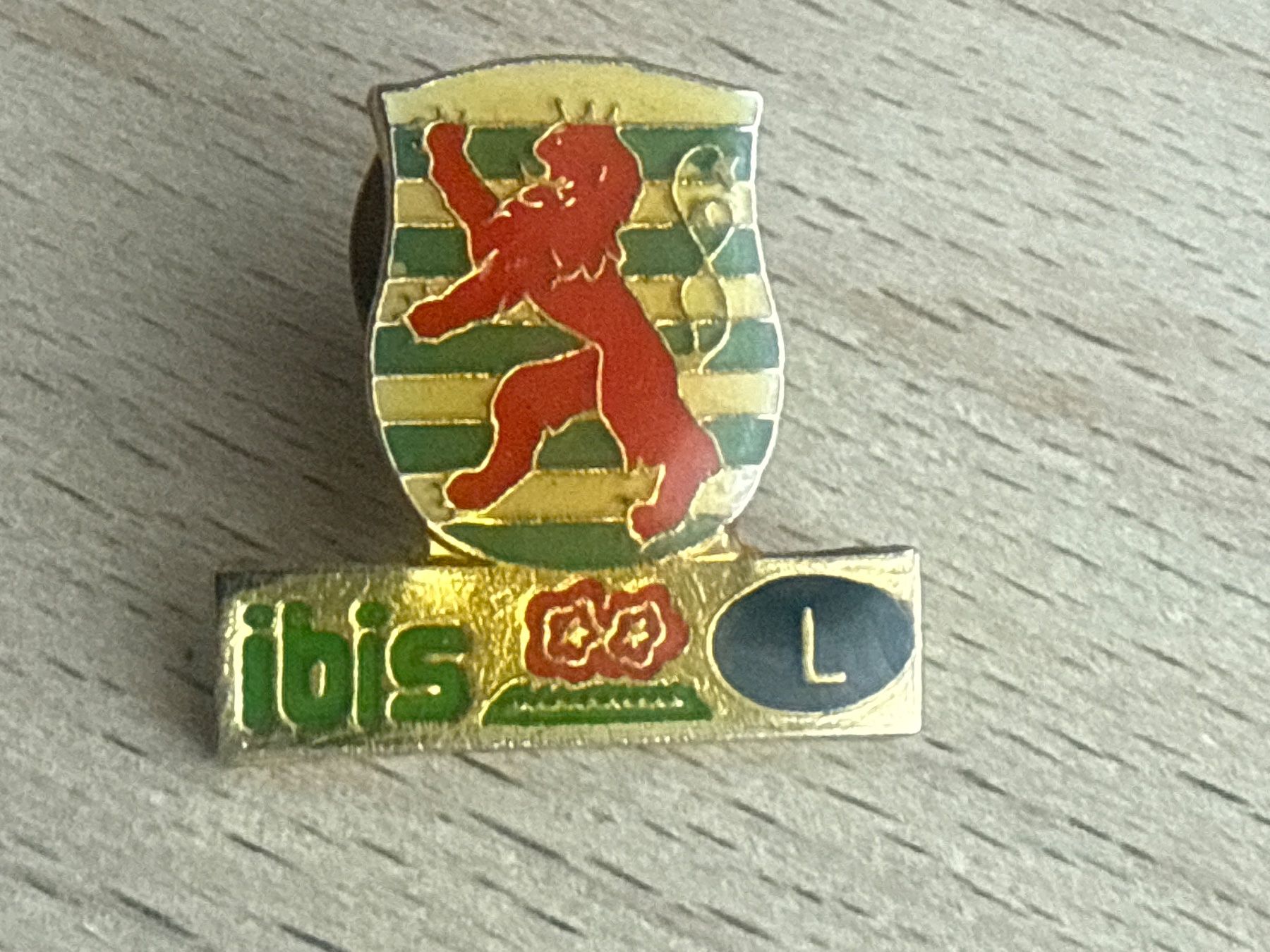 Placchette & Badge: Pin Ibis Luxembourg – Usato da Glattbrugg venduto da Schweigmatt