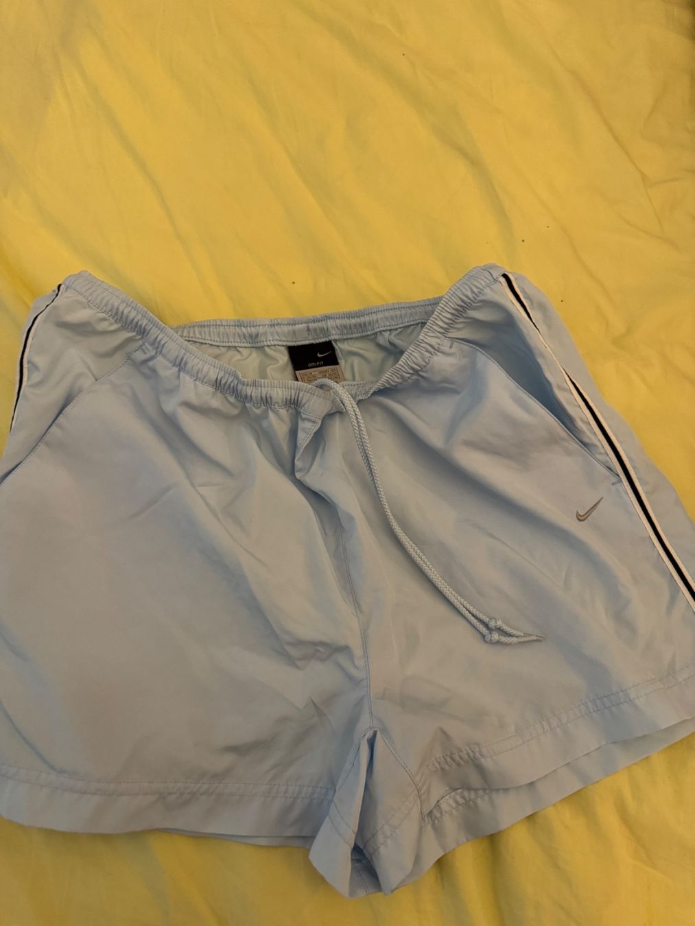 Nike Pantaloni: Nike kurze Hosen Vintage – Usato da Basel venduto da sch_9g6x 7