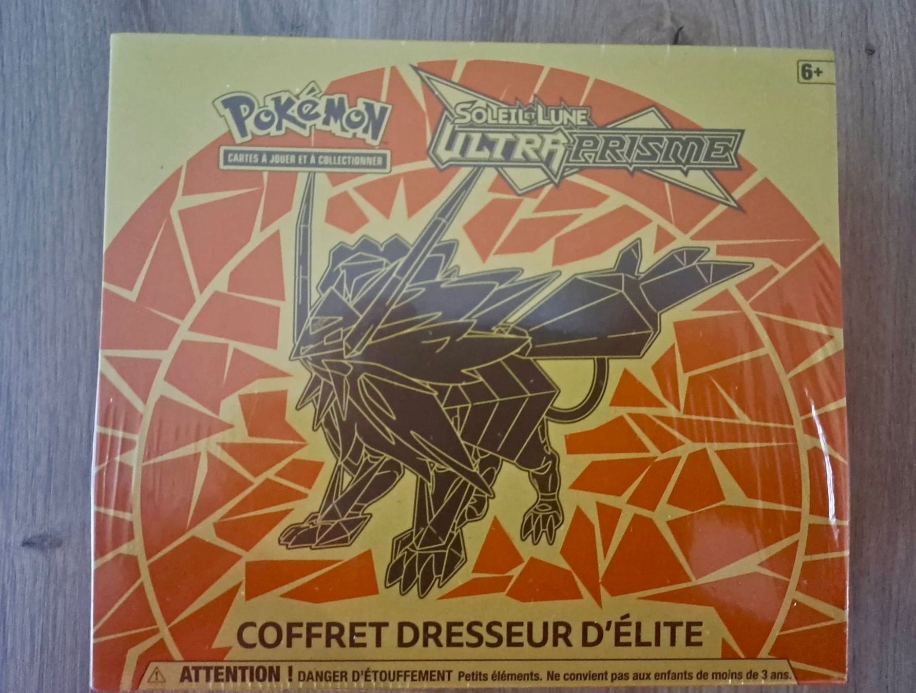 Pokémon Carte collezionabili: ETB Ultra Prisme Solgaleo fr – Nuovo (secondo la descrizione) da La Tour de Trême venduto da Lepi_23