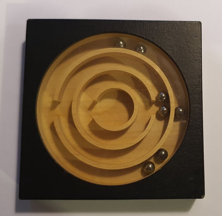 Sphaera Naef – Labyrinthe à Billes En Cerisier – Jeu De Patience Méditatif – Design Sarah Ahart