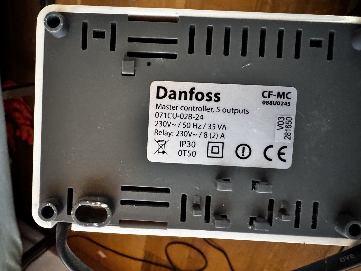 Danfoss Riscaldamento: Danfoss Master Controller CF-MC mit 5 Raumthermostaten CF-RS – Usato da Gampel venduto da Freedombmx 1