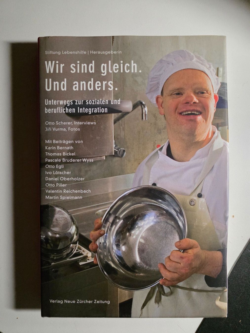 Libri: Wir sind gleich. Und anders. - Stiftung Lebenshilfe - 2011 – Usato da Walterswil BE venduto da Lonitti