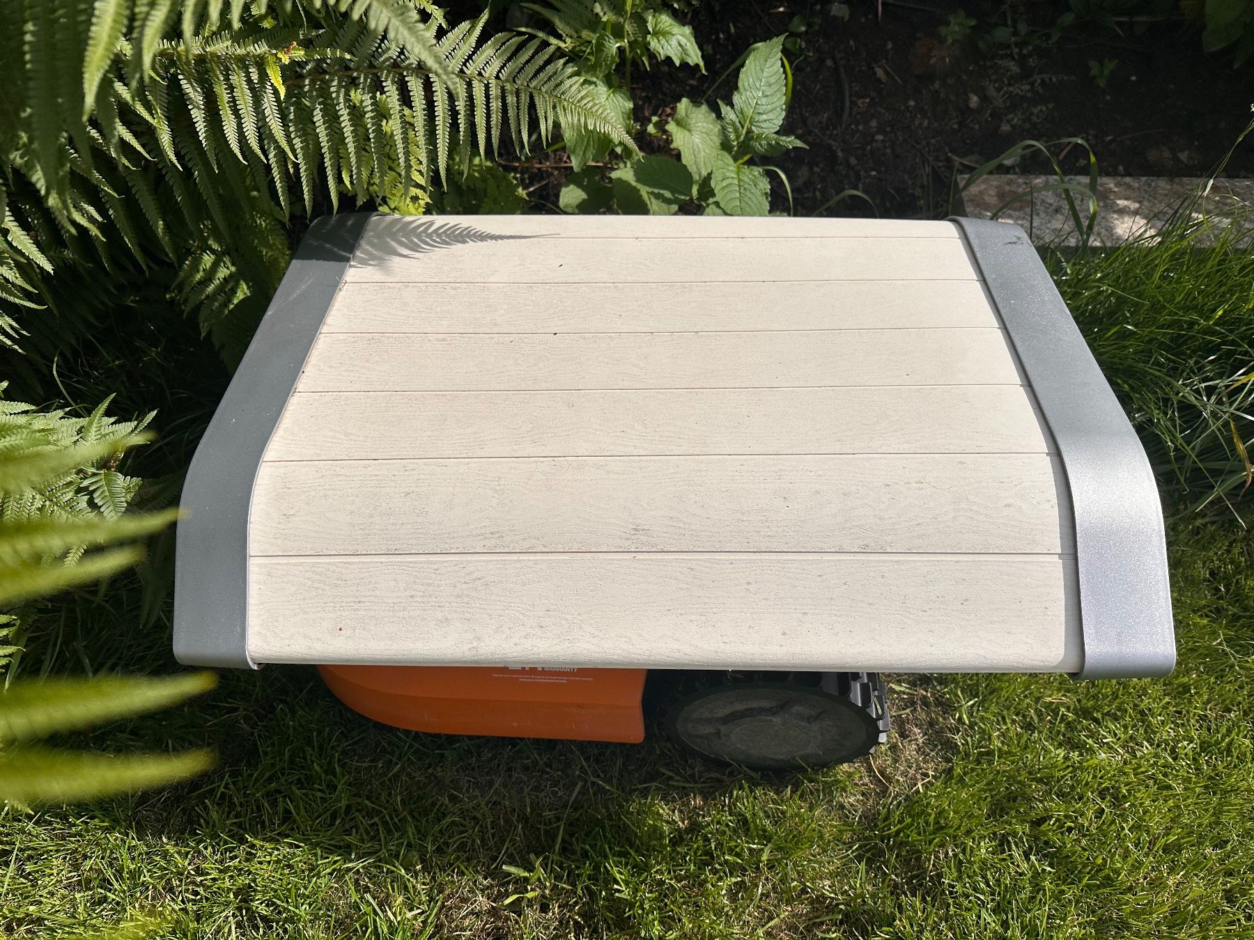 Worx Tagliaerba: Worx Rasenroboter Garage weiss. – Usato da Meilen venduto da Amanda