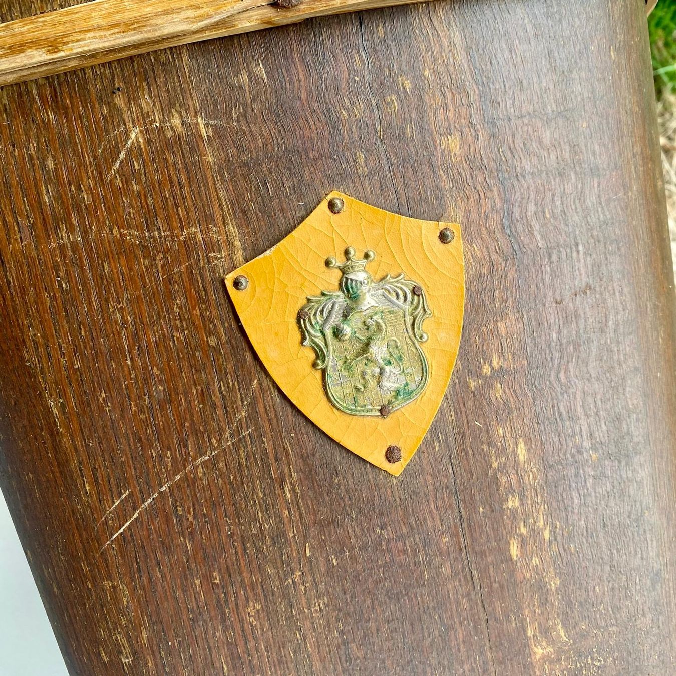 Altri mobili per ufficio: Schirmständer aus Holz Antik mit Wappen – Usato da Krauchthal venduto da SamsPuce 2