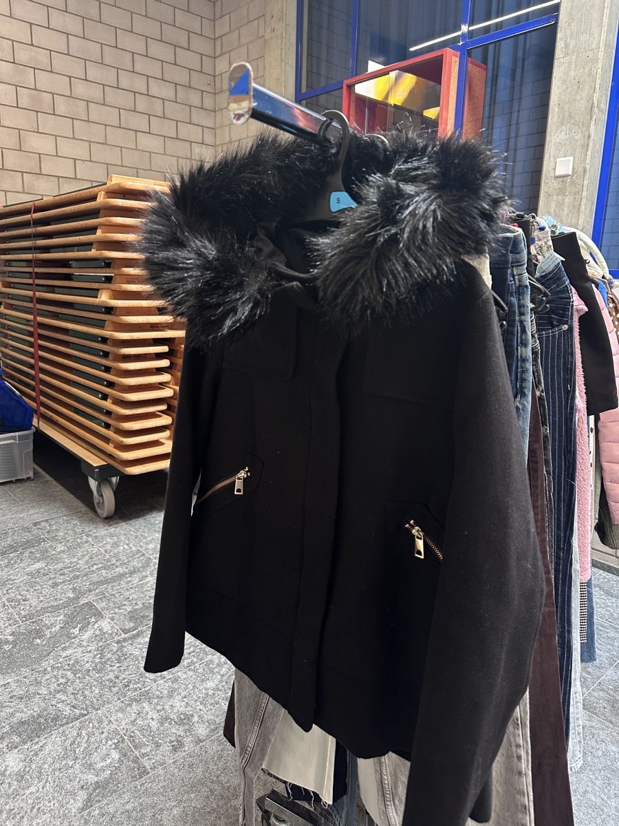 Zara Lotti di vestiti: Herbstpacket Grösse xs/s pullover jacken  – Usato da Ebikon venduto da amaxandx 9
