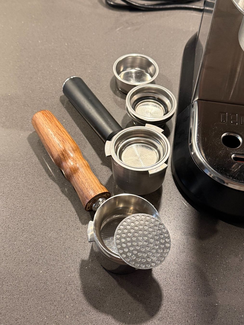 De'Longhi Kaffeemaschinen & Espressomaschinen: DeLonghi Dedica inkl. Sage Smart Grinder Pro – Gebraucht aus Winterthur von t_klauser 1