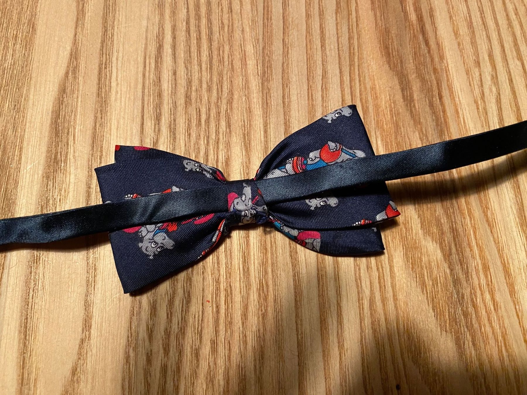 Lotti & Set di vestiti: 2er Set Kinder Fliege mit Motiven Teddy und Hippo – Usato da Rüschlikon venduto da Emma01 3