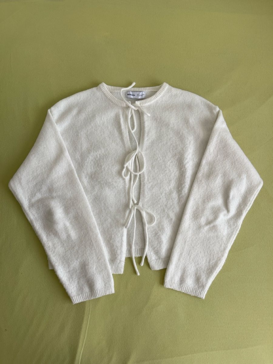 Bershka Maglioni & Felpe: Cardigan blanc  – Usato da Genève venduto da giulia_almnn