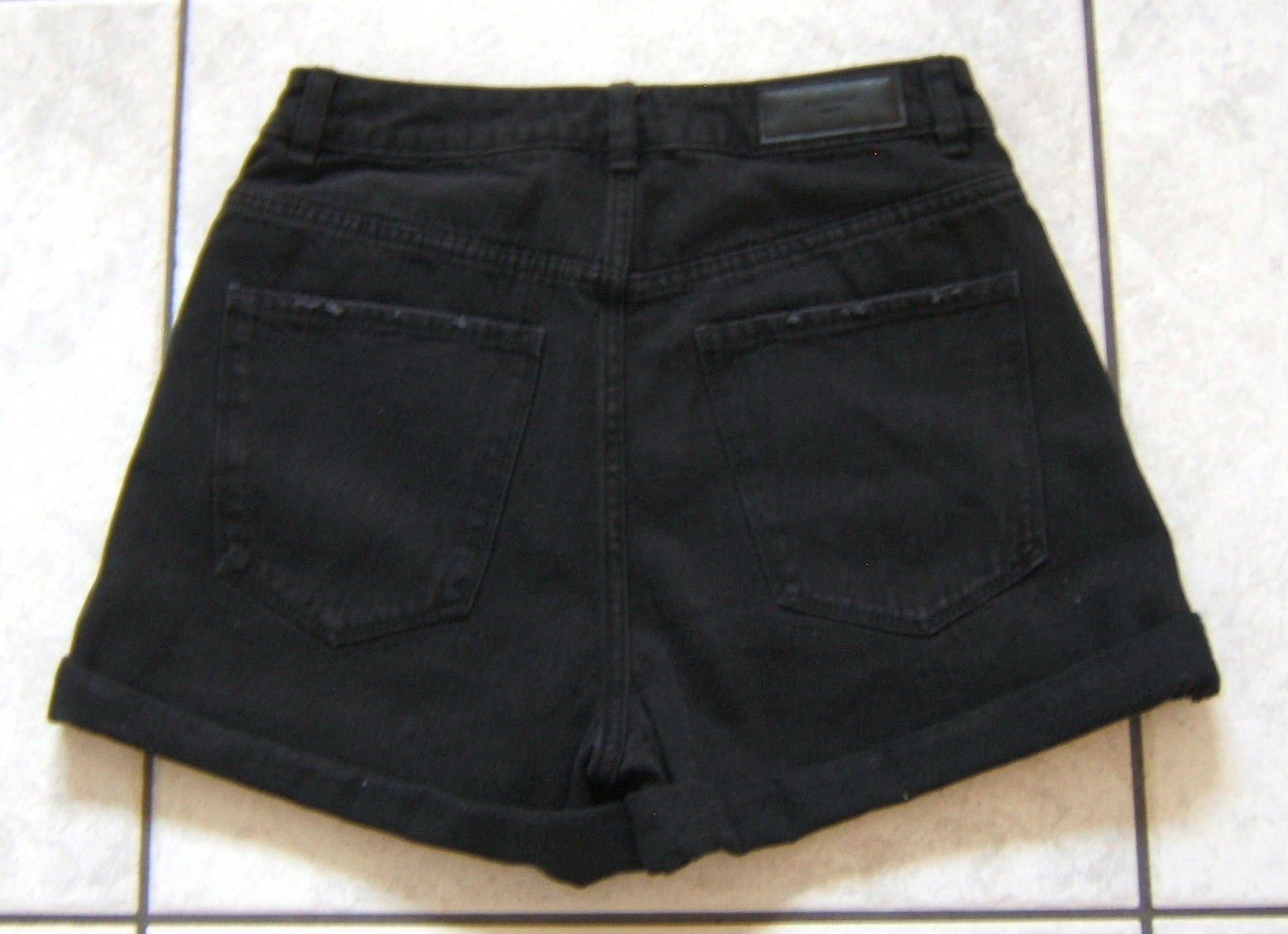 Lots de vêtements: 2 PAAR SHORTS / JEANSROCK / FREIZEITHOSE – D'occasion à Brunnen par Nonne04 5