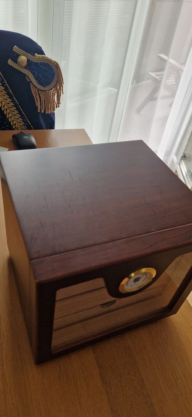 Adorini Humidor per sigari: Adorini Zigarren Humidor – Usato da Luzern venduto da Fl0hmi 3