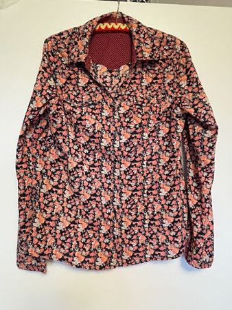 Bunte rot-geblumte Bluse m.Druckknöpfen,100%BW, Gr.M/L