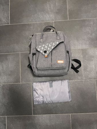Lekebaby Wickelrucksack grau – mit Wickelunterlage