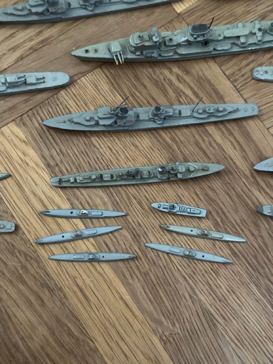 Wiking Modellbausätze & Standmodelle: 50+ Schiffsmodelle Konvolut WIKING, Passagierschiffe & Krieg – Gebraucht aus Zürich von cla_sgm7 3