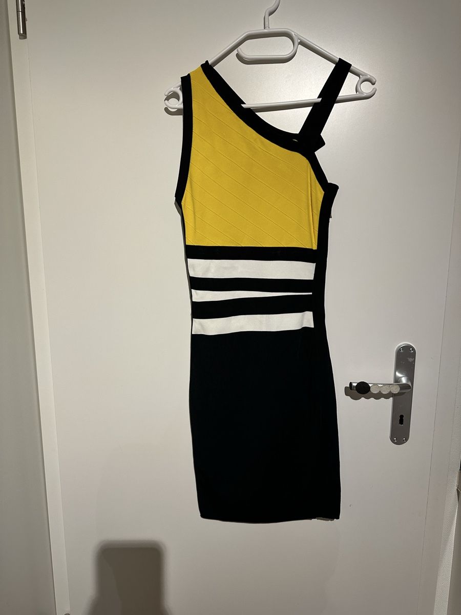 Guess Vestiti: Stylish Colour Block Summer Dress S/M – Usato da Hurden venduto da rac_wyf8 1