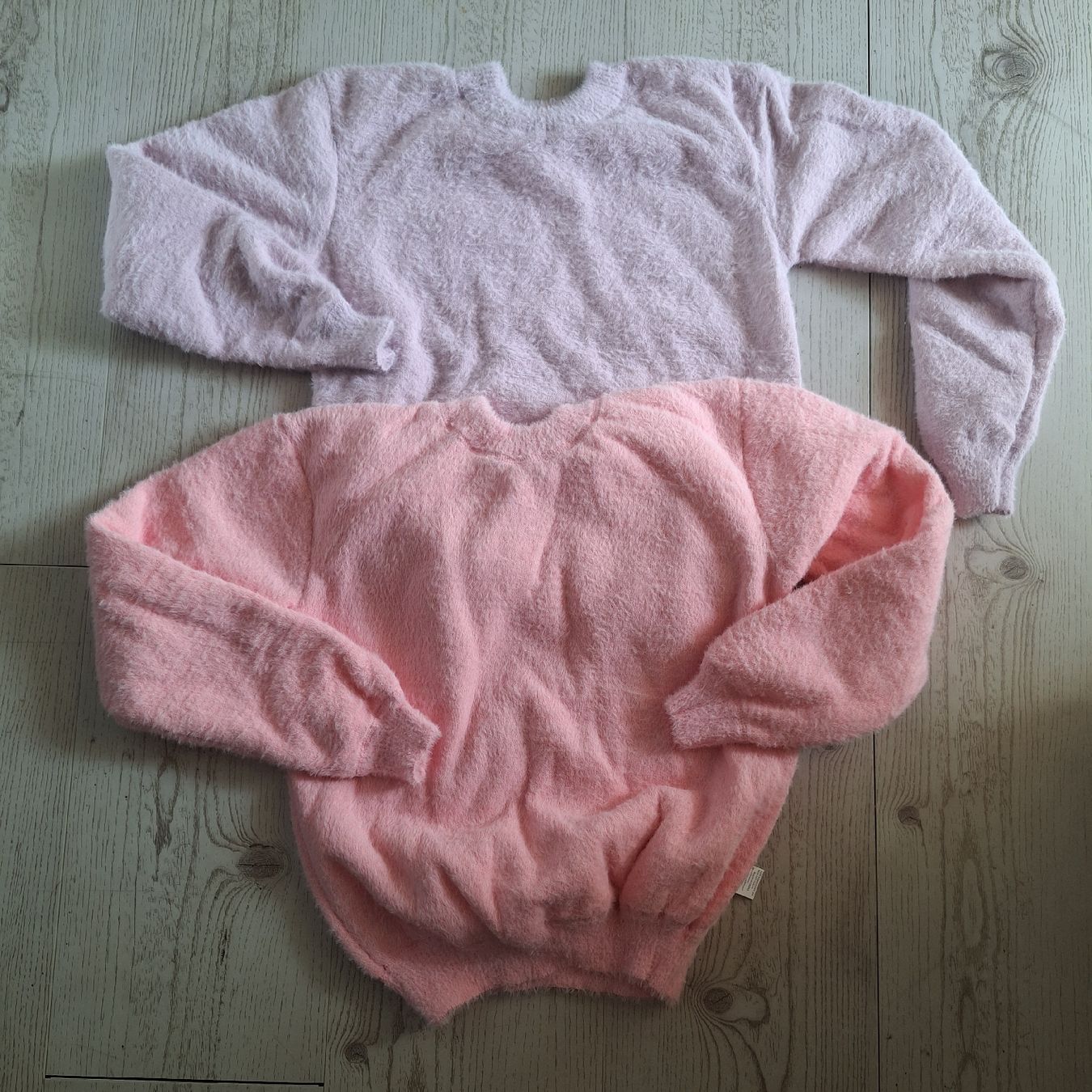 Maglioni & Felpe: 2 Plüsch Pullover Set rosa und flieder – Nuovo e nell'imballaggio originale da Romanshorn venduto da Msdiamond17